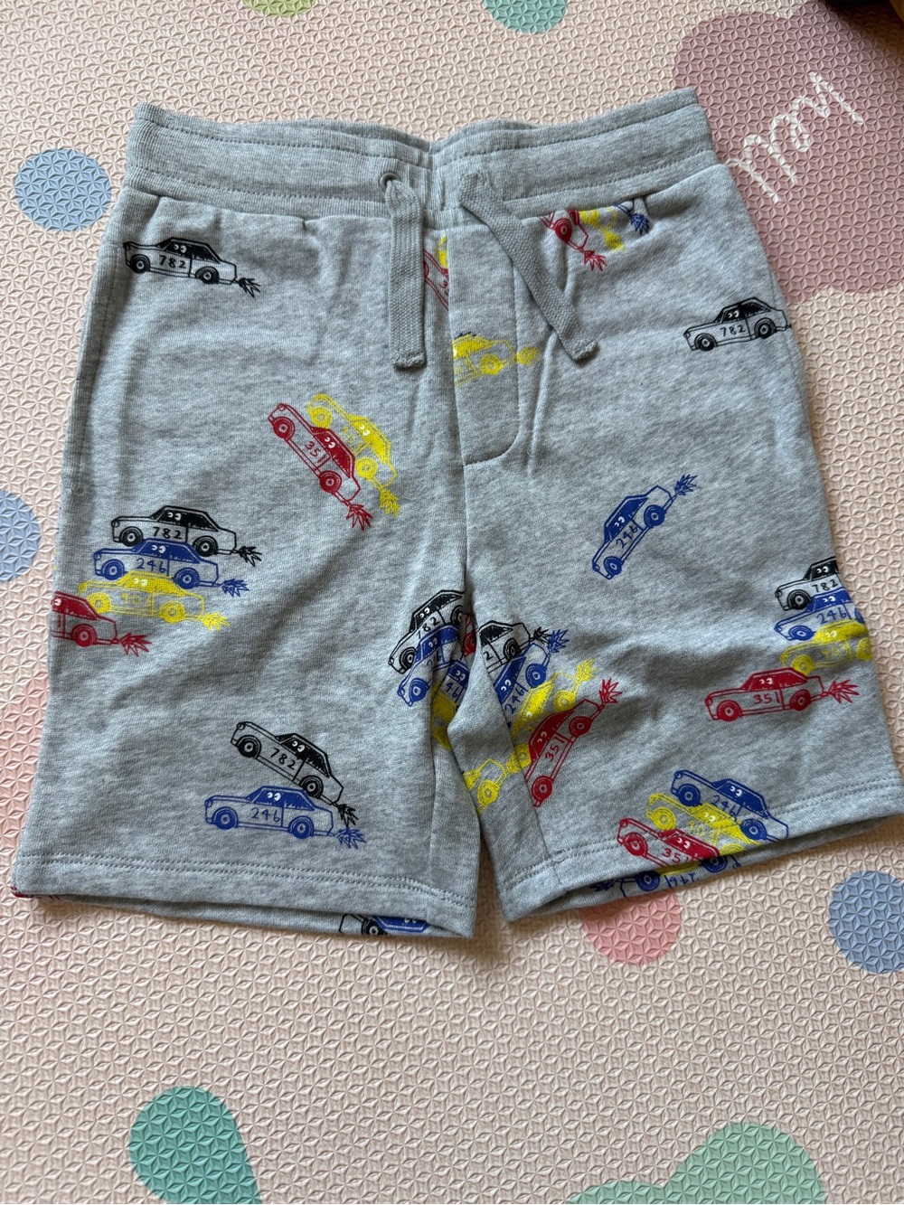 Stella McCartney Kids Grey Athletic Shorts with Multicolor Car Print